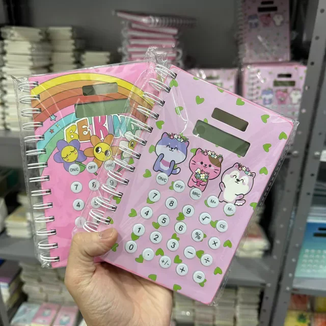 Kit C/12 Cadernos fofos com calculadora - A5 Atacado