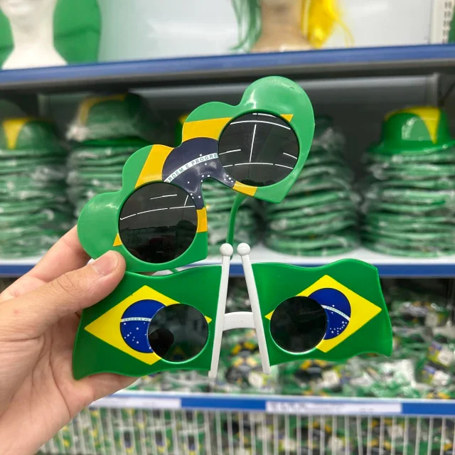 Kit C/12 Óculos temáticos com bandeira do Brasil copa do mundo atacado